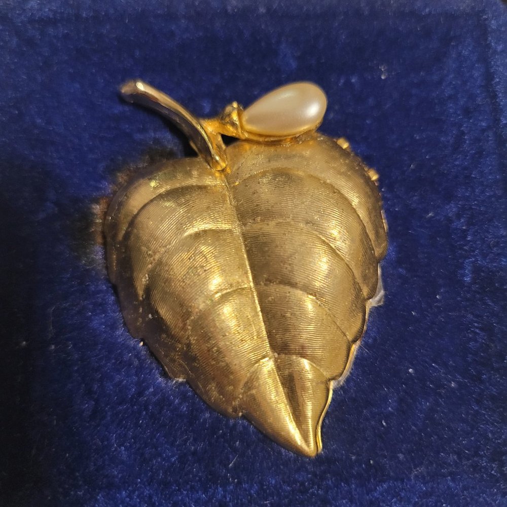Avon Vintage Gold Tone Locket Leaf Pearl Brooch